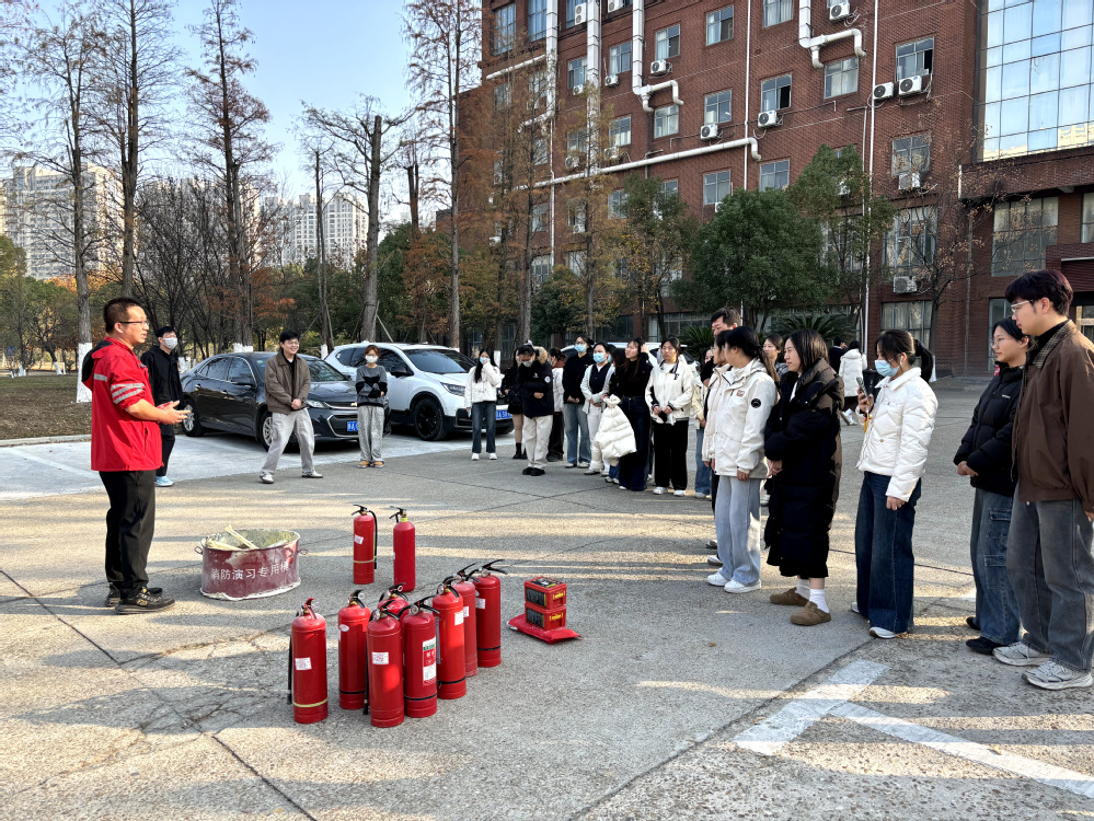 分子基能源化学研究室开展消防疏...